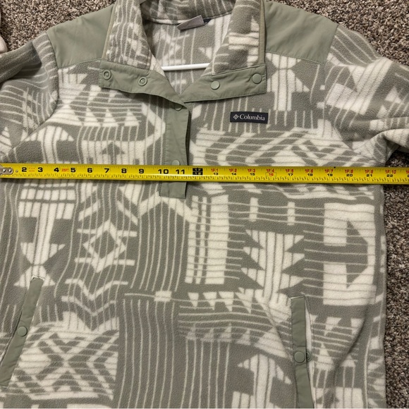 Columbia Women's Green and White Patterned Ski Jacket - Picture 6 of 6